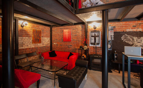 Арендовать Art Union Двухуровневый арт-лофт 