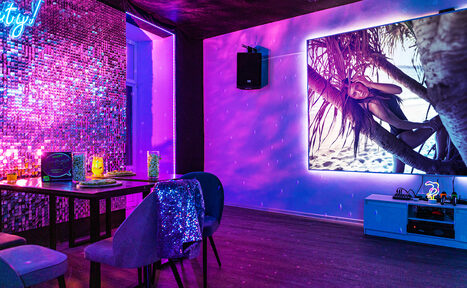 Арендовать Rubin. Зал Disco Party с диско-шаром