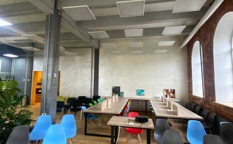 Арендовать Просторный конференц-зал 