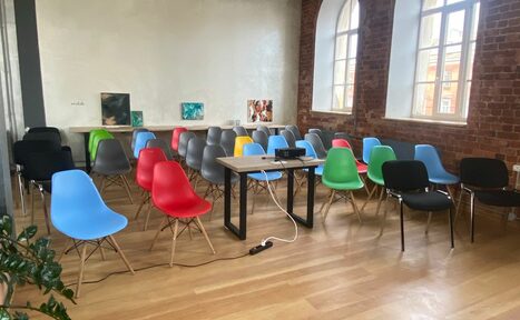 Арендовать Просторный конференц-зал 