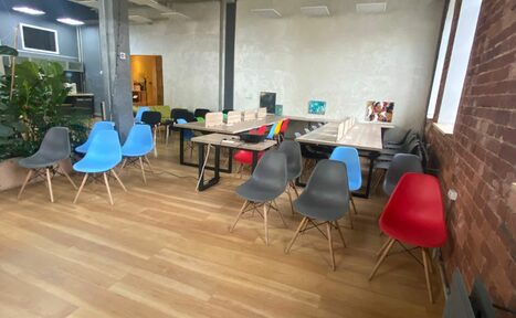 Арендовать Просторный конференц-зал 