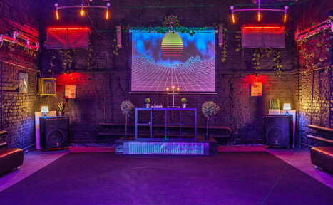 Арендовать Loftblackout. Эксклюзивный черный лофт с летней террасой