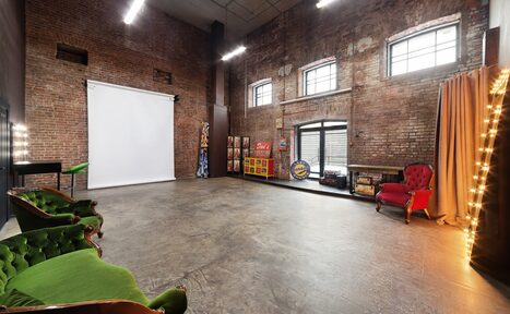 Арендовать Apriori Photo Коричневый лофт с верандой