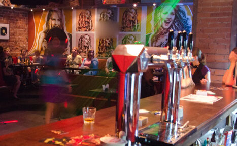 Арендовать  Andy Bar. Лофт-караоке для вечеринок 