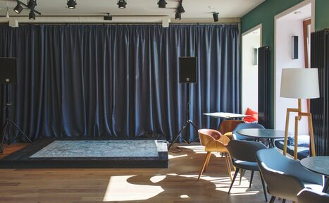 Арендовать Книги и кофе. Творческий лофт со сценой