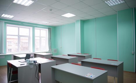 Арендовать Светлый кабинет с партами