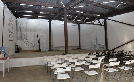 Арендовать Москва глазами инженера Тренинг-лофт с подиумом