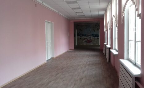 Арендовать АНО "ММКС" Аудитория с партами в центре