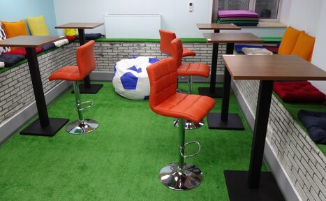 Арендовать Творческая комната с грифельной доской