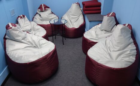 Арендовать Лофт с пуфами на Спортивной