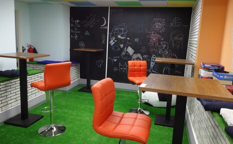 Арендовать Лофт с пуфами на Спортивной