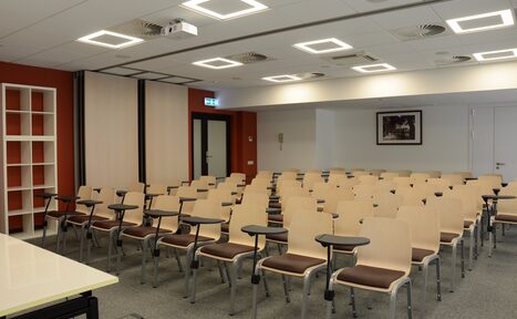 Арендовать Современный конференц-зал Граф Толстой