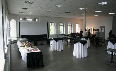 Арендовать Лофт Фарфор. Торжественный лофт с роялем