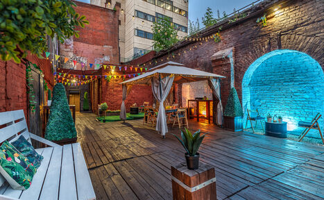 Арендовать Исторический лофт эпохи Российской Империи с летней верандой