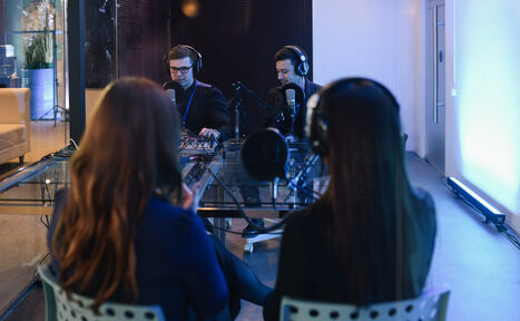 Арендовать Deworkacy Красный Октябрь Прозрачная переговорная