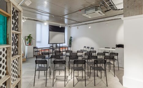 Арендовать "OVERTONE"  уютный лофт для тренингов