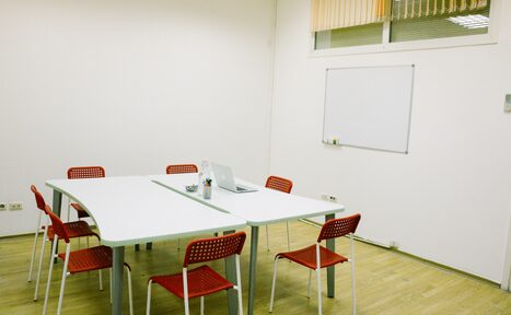 Арендовать Moscow English Club Аудитория с большим окном