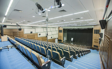 Арендовать Языковая Студия Welcome Зрительный зал со сценой