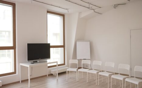 Арендовать Светлый панорамный лофт 