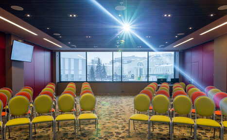 Арендовать Domina Novosibirsk Конференц-зал в отеле 