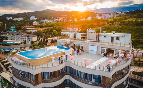 Арендовать Лофт с бассейном в Ялте