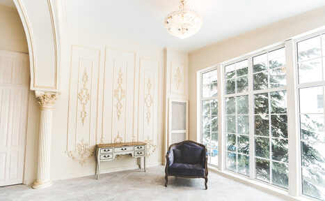 Арендовать The Museum Studio Светлый лофт с витражными окнами 