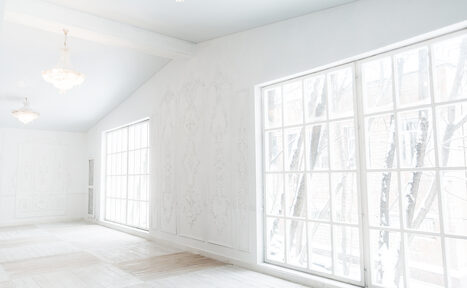 Арендовать The Museum Studio Белый классический лофт с камином