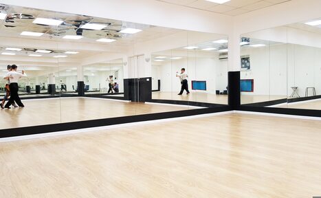 Арендовать ONLY studio Зал с зеркальными стенами