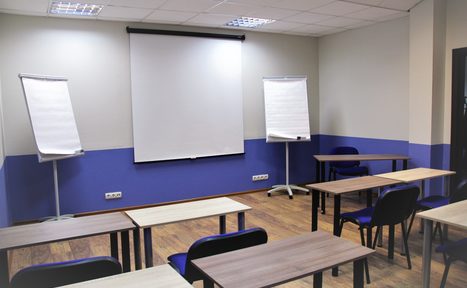 Арендовать Класс с партами 