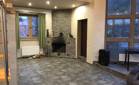 Арендовать Загородный дом с камином 