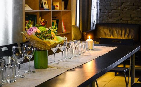 Арендовать Флакон Двухъярусный лофт с кухней 