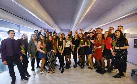 Арендовать Лофт с 6-ти метровой барной стойкой