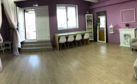 Арендовать Зал с хорошим освещением