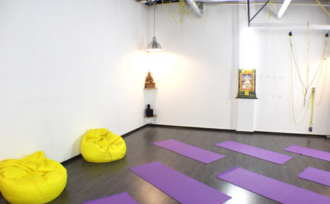 Арендовать Центр йоги и здоровья Гравитация Зал со спорт оборудованием