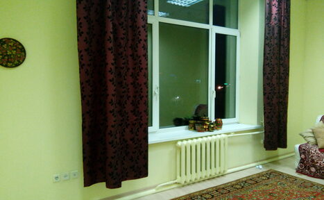 Арендовать Комната с большим окном 