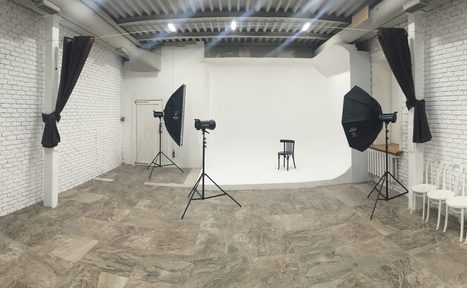 Арендовать Мастерская на Кулишках с фактурными стенами 