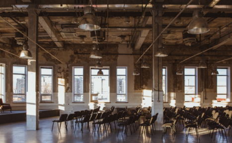 Арендовать Rooftop Дизайнерский лофт с видом на Москву-реку