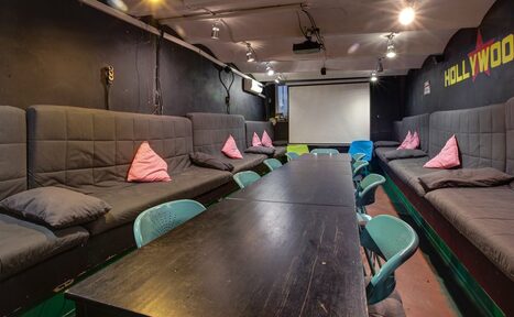 Арендовать CheckPoint Небольшой кино-лофт