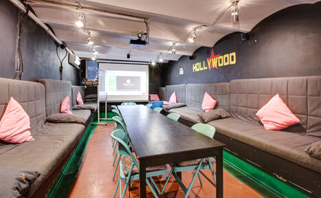 Арендовать CheckPoint Небольшой кино-лофт