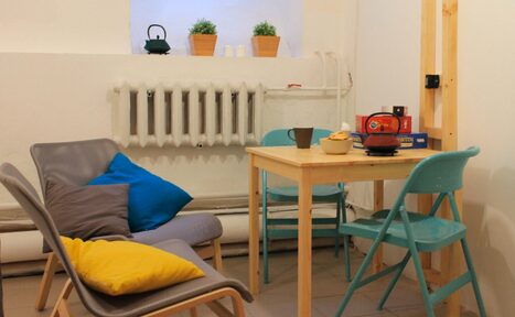 Арендовать CheckPoint Светлая комната с подушками