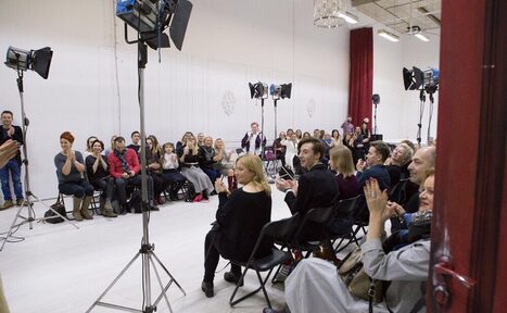 Арендовать Apriori Photo Белый лофт с роялем 