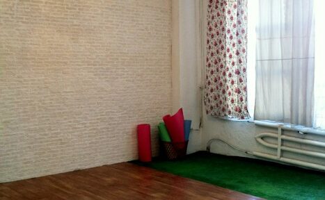 Арендовать Зал с зеркалом во всю стену 