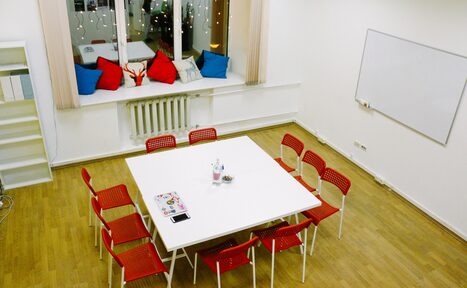 Арендовать Moscow English Club Двухуровневый зал