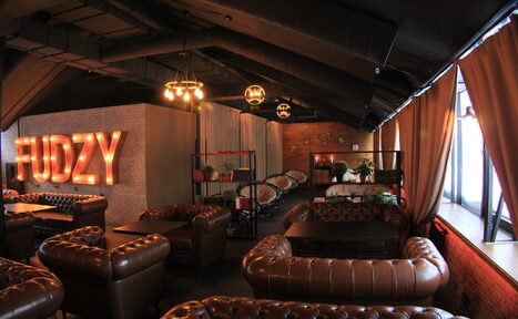 Арендовать Smoke Lounge Лофт с двумя залами 