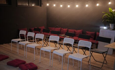 Арендовать Лофт с экраном во всю стену