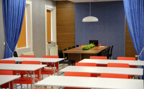 Арендовать Современный конференц-зал при отеле