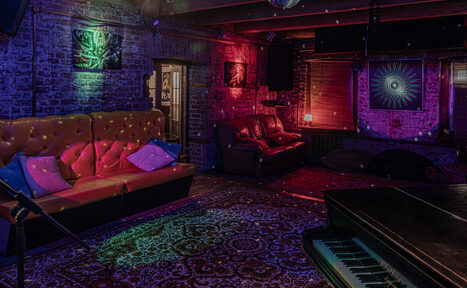 Арендовать Музыкальный дом Slondoneba. Лофт со сценой