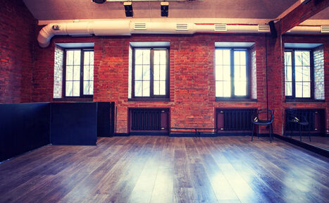 Арендовать EclecticLab Лофт из красного кирпича с зеркалом