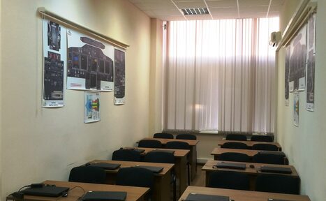 Арендовать Учебный центр Авиатор Учебный класс с партами и проектором