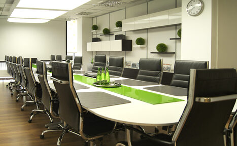 Арендовать Коворкинг ОАК Переговорная комната с большим столом